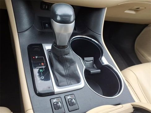 Used 2015 Toyota Highlander XLE image 24