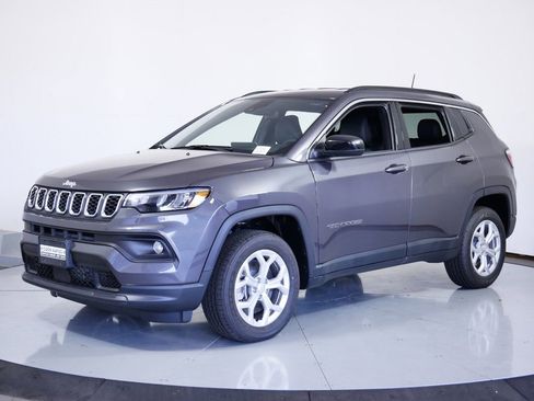 Used 2024 Jeep Compass Latitude image 1
