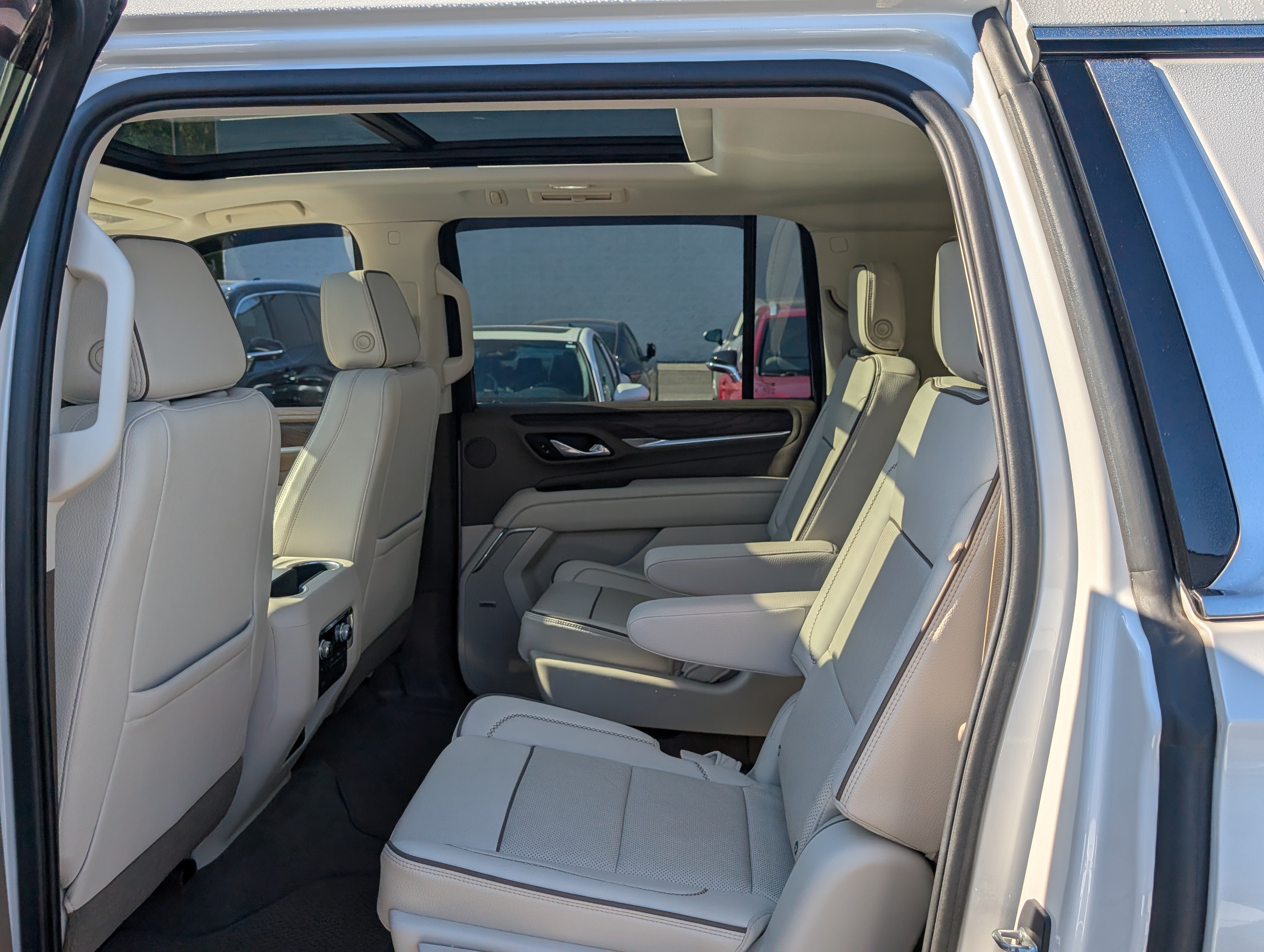 Used 2021 GMC Yukon XL Denali w/ Denali Premium Package AWD/4WD image 16