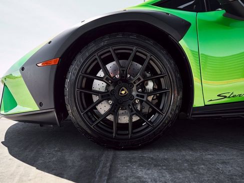 Used 2024 Lamborghini Huracan Sterrato image 3