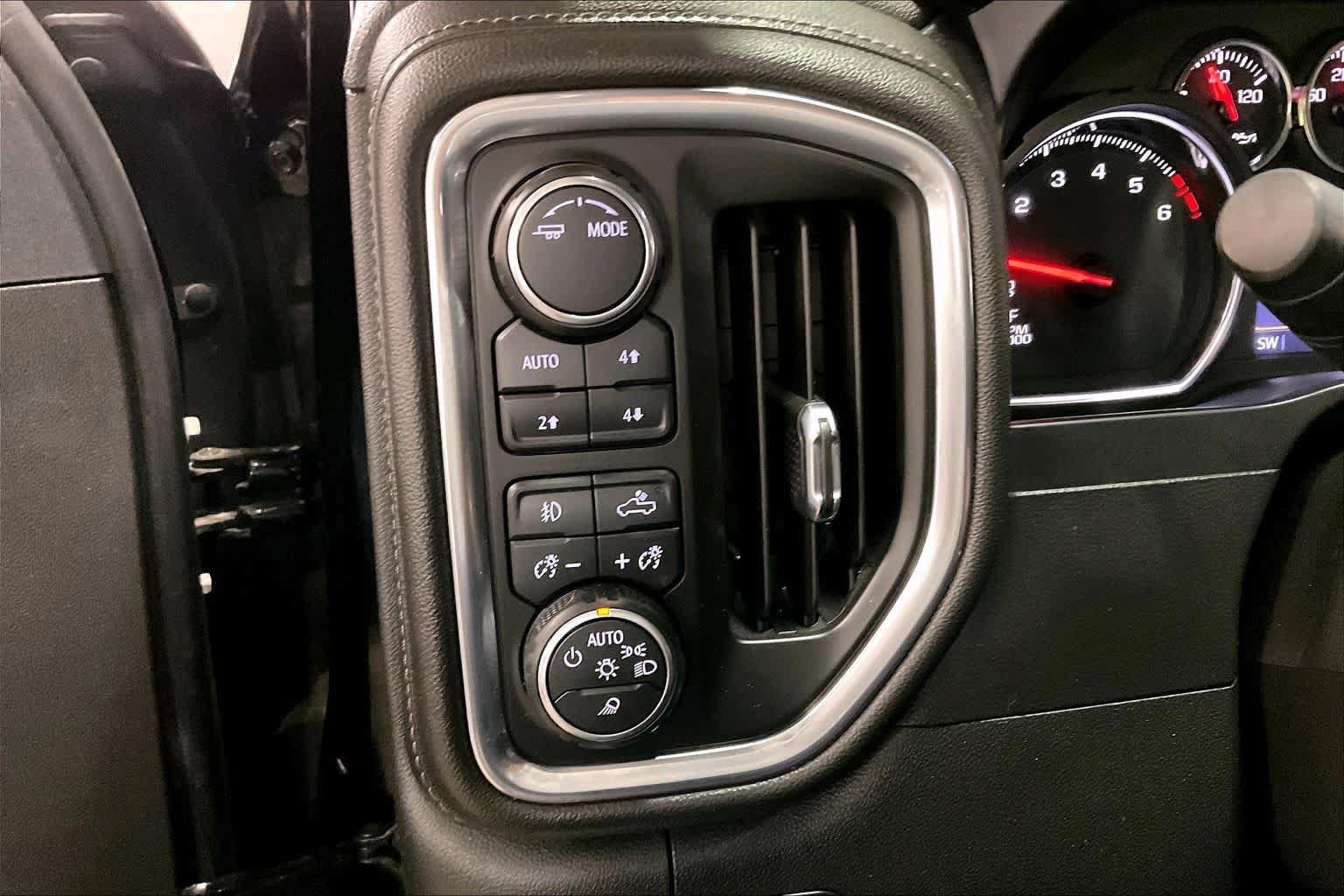 Used 2020 Chevrolet Silverado 1500 LT Trail Boss w/ Midnight Edition AWD/4WD image 36