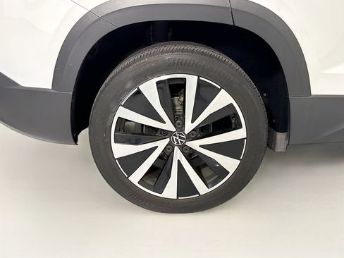 Used 2023 Volkswagen Taos SE w/ Panoramic Sunroof Package FWD image 33