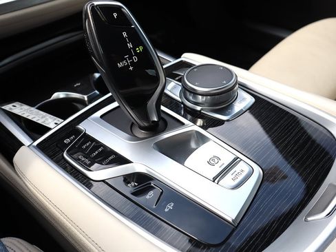 Used 2020 BMW 740i w/ M Sport Package RWD image 38