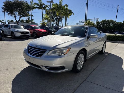 Used 2011 Chrysler 200 Touring image 10