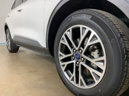 Used 2020 Ford Escape SEL image 6