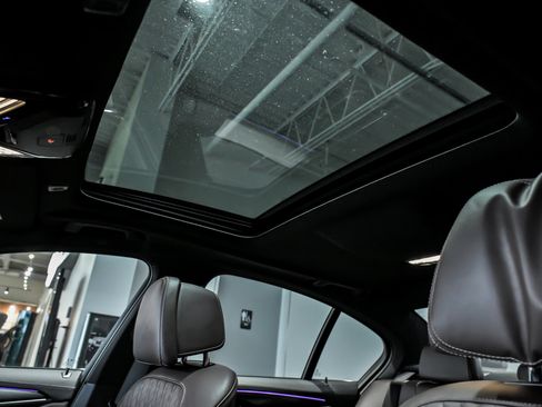 Used 2022 BMW M550i xDrive w/ Premium Package image 21