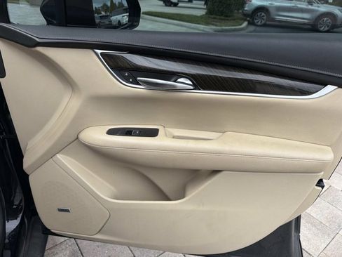 Used 2017 Cadillac XT5 FWD image 16