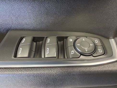 Used 2025 GMC Sierra 1500 SLT AWD/4WD image 19