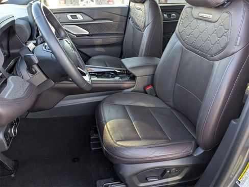 Used 2025 Ford Explorer Platinum w/ LUX Leather Package image 18