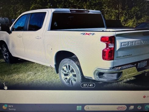 Used 2023 Chevrolet Silverado 1500 LT AWD/4WD image 8