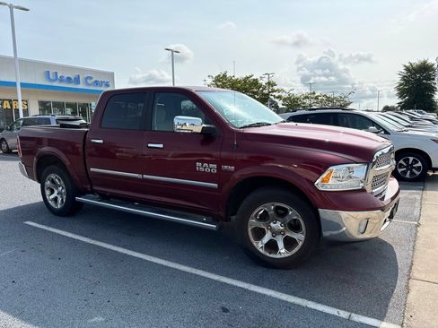 Used 2017 RAM 1500 Laramie w/ Convenience Group AWD/4WD image 4