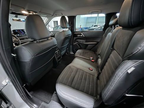 Used 2023 Mitsubishi Outlander SE AWD/4WD image 15