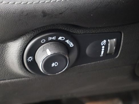 Used 2022 Dodge Durango SXT AWD/4WD image 23