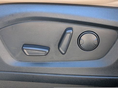 Used 2021 Ford Explorer Limited w/ Equipment Group 301A image 21