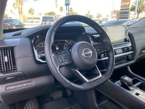 Used 2024 Nissan Pathfinder SL image 27