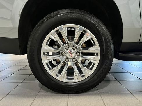 Used 2025 GMC Yukon XL Denali AWD/4WD image 9