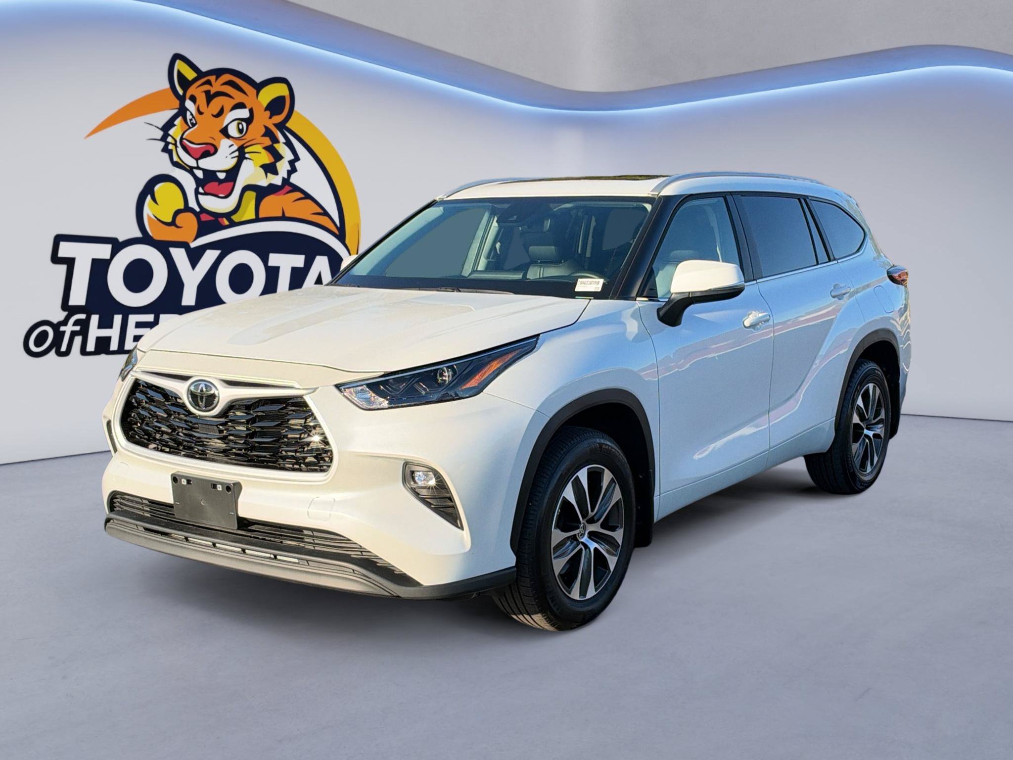 Used 2026 Toyota Highlander XLE AWD/4WD image 1