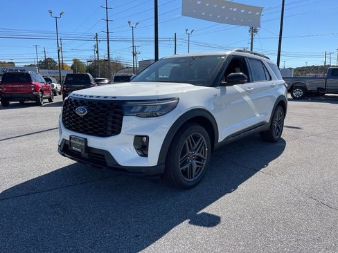 New 2026 Ford Explorer ST-Line w/ ST-Line Street Pack AWD/4WD image 2