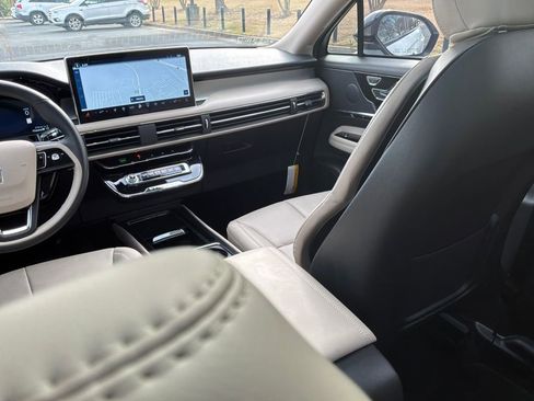 Used 2025 Lincoln Corsair FWD w/ Equipment Group 101A image 31