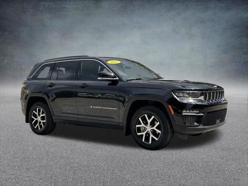 Certified 2025 Jeep Grand Cherokee Limited w/ MOPAR Finishing Package RWD image 4
