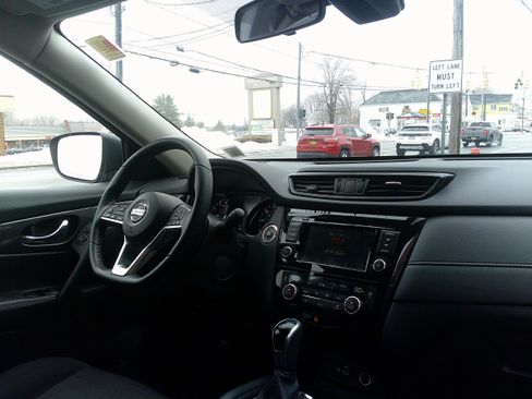 Used 2020 Nissan Rogue SV image 23