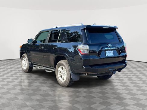 Used 2017 Toyota 4Runner SR5 AWD/4WD image 5
