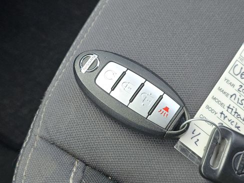 Used 2021 Nissan Titan SV w/ SV Convenience Package image 36