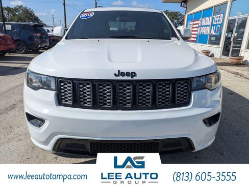 Used 2018 Jeep Grand Cherokee Altitude RWD image 8