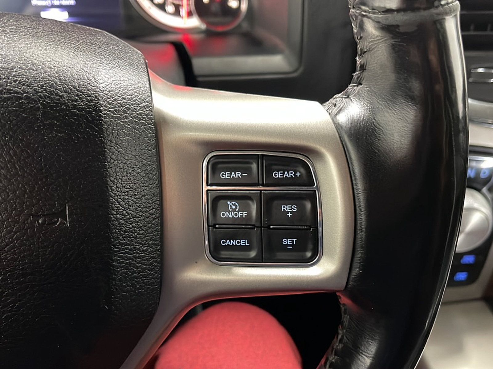 Used 2017 RAM 1500 Laramie w/ Convenience Group AWD/4WD image 7