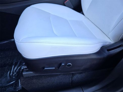 Used 2022 Tesla Model Y Performance image 14