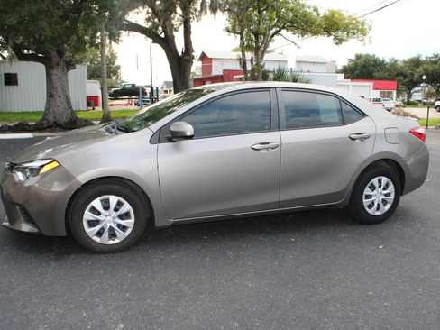 Used 2016 Toyota Corolla LE FWD image 3