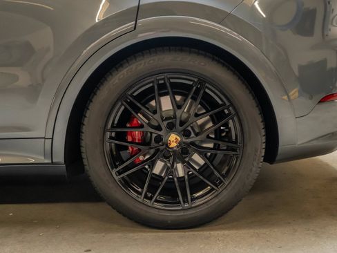 Certified 2026 Porsche Cayenne GTS AWD/4WD image 20
