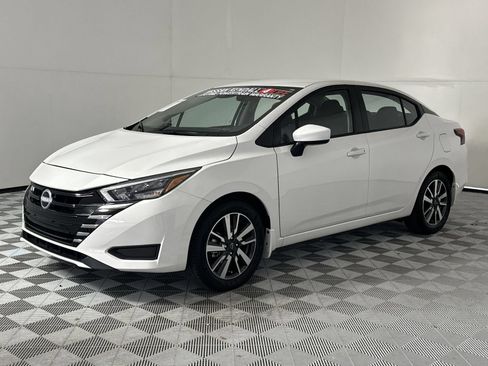 Certified 2025 Nissan Versa SV w/ Trunk Package FWD image 4