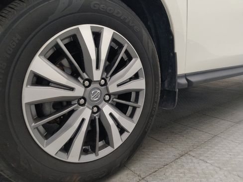 Used 2020 Nissan Pathfinder S AWD/4WD image 31