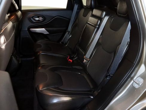 Used 2018 Jeep Cherokee Latitude Plus w/ Cold Weather Group image 13