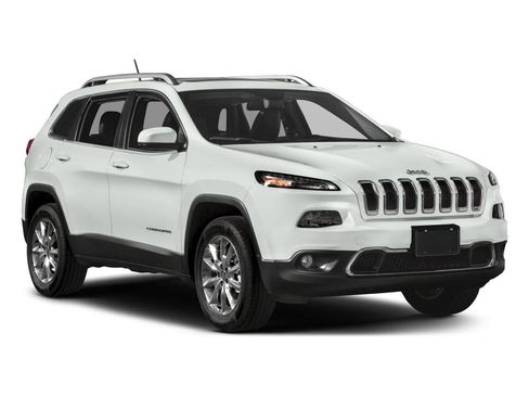 Used 2018 Jeep Cherokee Limited image 17