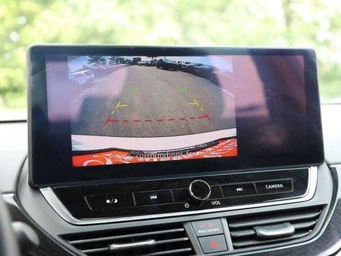 Used 2025 Nissan Altima 2.5 SR w/ SR Premium Package FWD image 13