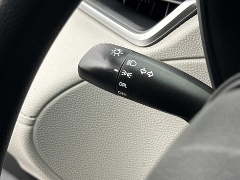 Used 2023 Toyota Corolla Cross L image 9