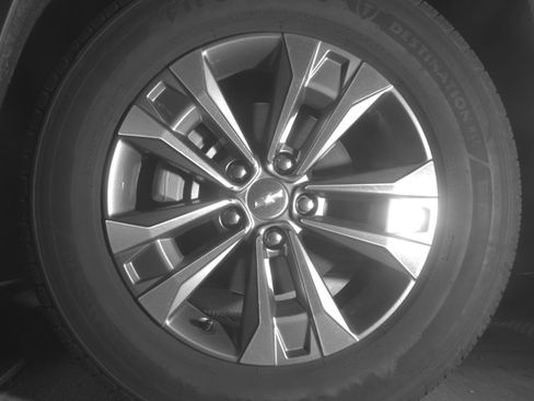 Used 2025 Chevrolet Equinox LT FWD image 12