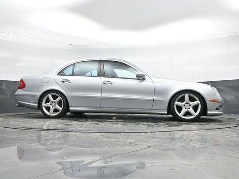 Used 2009 Mercedes-Benz E 350 4MATIC Sedan image 37
