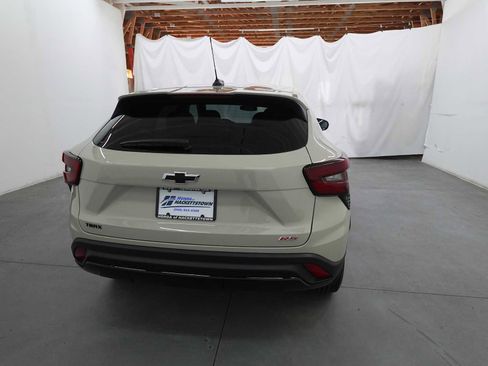 Used 2026 Chevrolet Trax RS FWD image 5