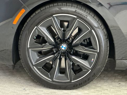 Used 2025 BMW 740i w/ Premium Package image 12