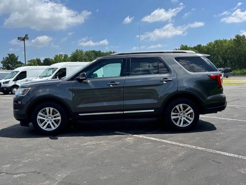 Used 2019 Ford Explorer XLT w/ Equipment Group 202A AWD/4WD image 4