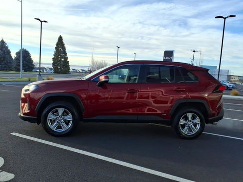 Used 2022 Toyota RAV4 LE image 5