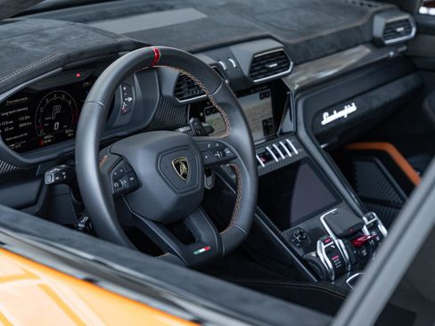Used 2023 Lamborghini Urus Performante image 30