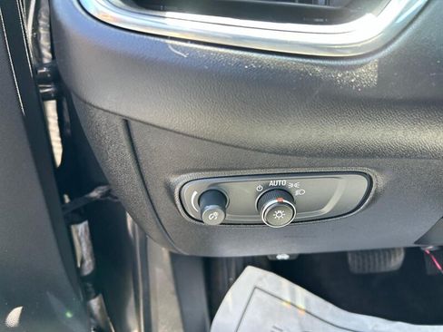 Used 2021 Chevrolet Equinox LS FWD image 22