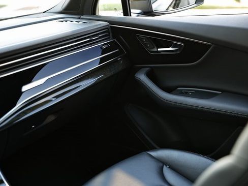 Used 2025 Audi Q7 3.0T Premium Plus image 29