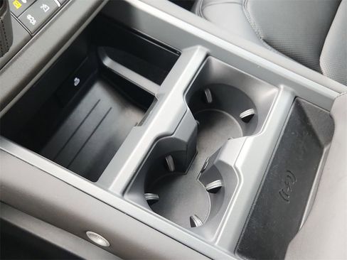 Used 2025 Land Rover Defender 110 S image 18