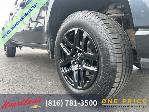 Used 2021 Chevrolet Silverado 1500 Custom Trail Boss w/ LPO, Dark Essentials Package image 11