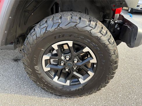 Used 2025 Jeep Wrangler Unlimited Rubicon 4xe w/ Safety Group AWD/4WD image 11
